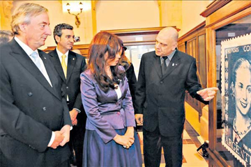 Sello Postal de Eva Perón y la Presidente Cristina Kirchner
